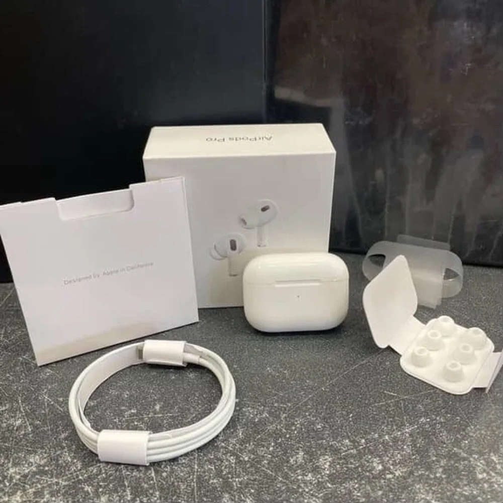 Apple White Wireless Earbuds with Charging Case